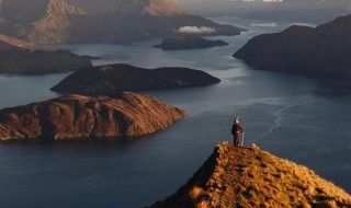 Un photographe visite la Nouvelle-Zélande déguisé en Gandalf