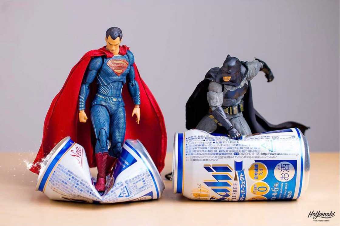 Des figurines de super-héros mises en scène avec humour #3