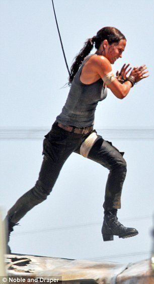 Tomb Raider : 15 photos d'Alicia Vikander dans les bottes de Lara Croft #12