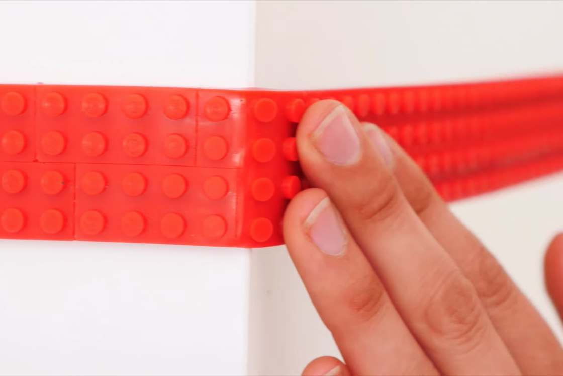 LEGO Tape : fixez vos briques partout avec cet adhésif compatible LEGO