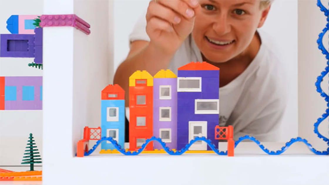 LEGO Tape : fixez vos briques partout avec cet adhésif compatible LEGO #8