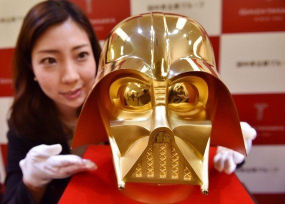 Un masque de Dark Vador en or massif sera vendu 1,4 millions de dollars #3