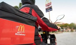 McDonald's va bientôt livrer à domicile