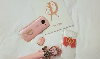 Un smartphone aux couleurs de Sailor Moon