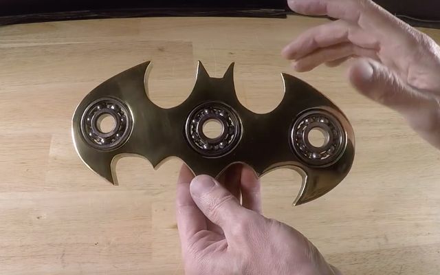 Batman : un ferronnier imagine un Spinner géant en forme de batarang