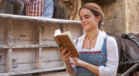 Emma Watson a caché des livres dans Paris