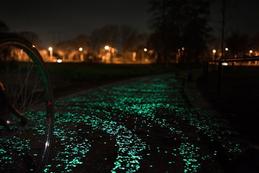 Une piste cyclable phosphorescente rend hommage à Van Gogh #4