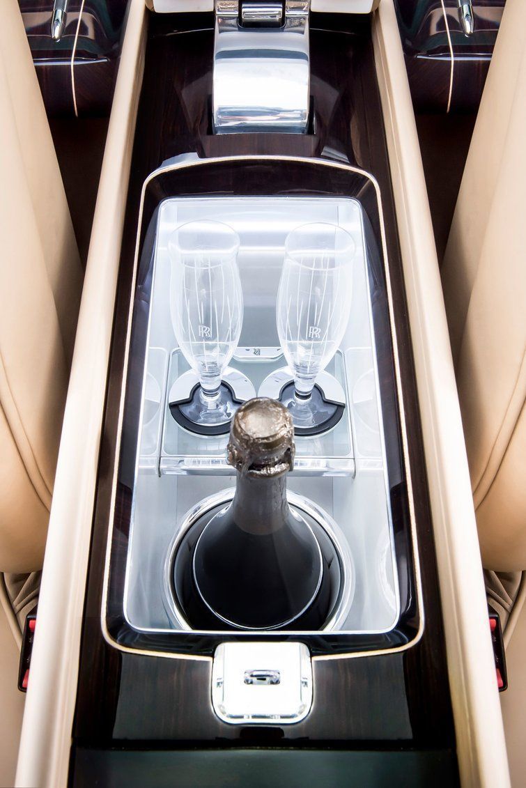 Rolls Royce imagine un modèle à 11 millions de dollars inspiré d'un yacht #4