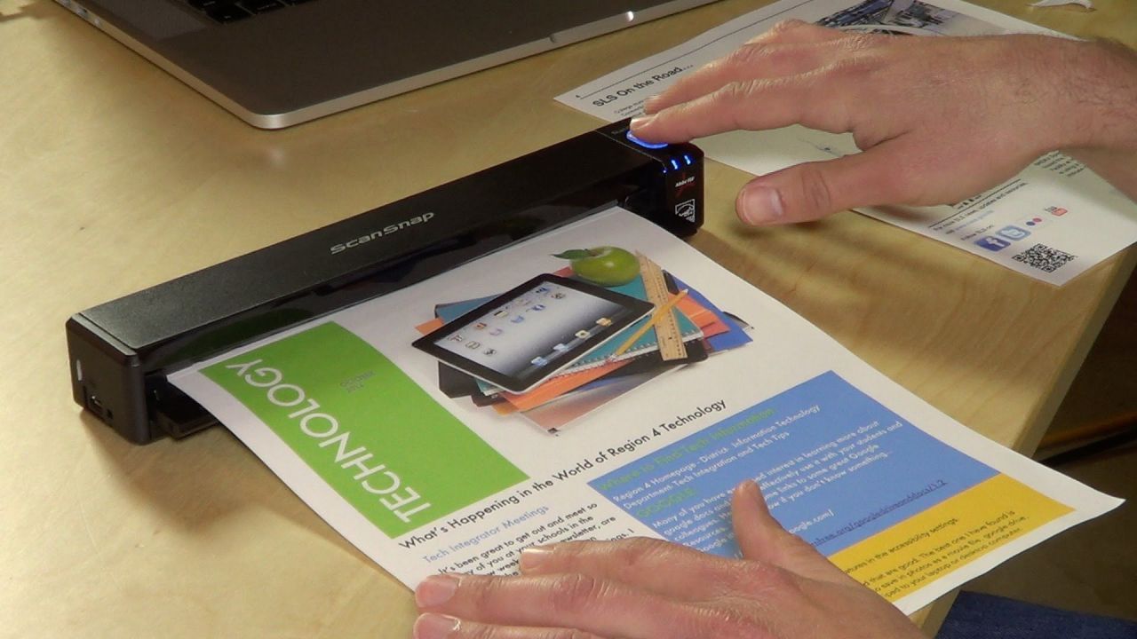 Fujitsu ScanSnap iX100 : un scanner portable intuitif et intelligent