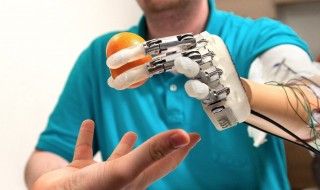 Cette prothèse bionique permet de retrouver le sens du toucher