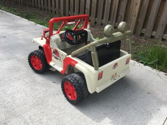 Jurassic Park : un papa geek transforme une mini voiture électrique en Jeep du film #8