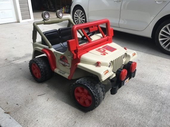 Jurassic Park : un papa geek transforme une mini voiture électrique en Jeep du film #2