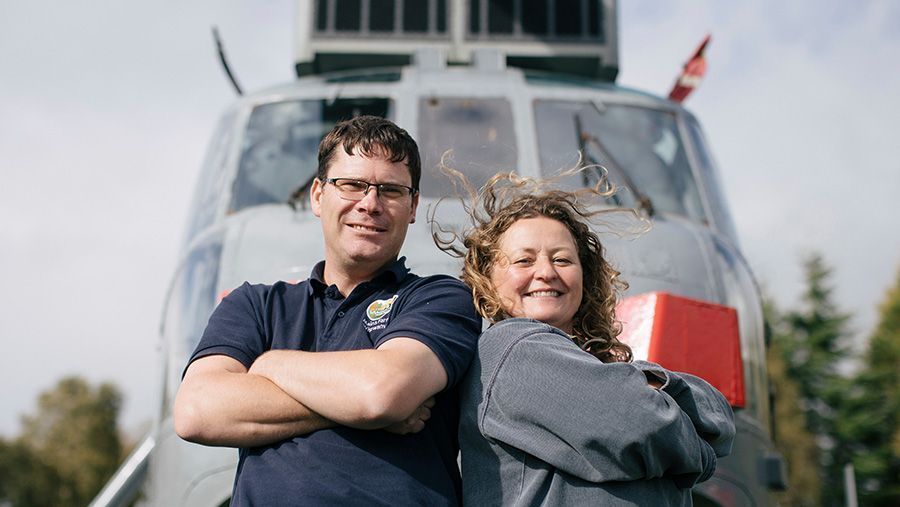 Un hélicoptère de la la Royal Navy converti en chambre d'hôtel