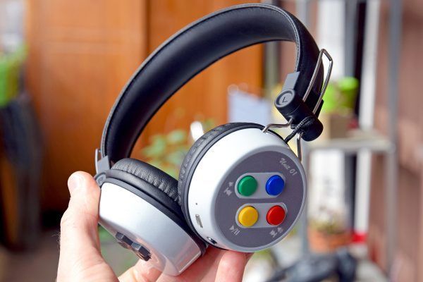 Un casque audio au design de Super Nintendo