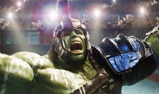 Thor Ragnarok : Hulk galvanise la foule dans ce premier extrait