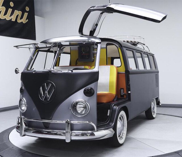 Un fan de Retour vers le Futur transforme son Combi Volkswagen en De Lorean