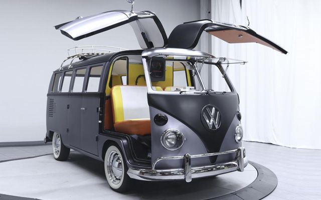 Un fan de Retour vers le Futur transforme son Combi Volkswagen en De Lorean #7