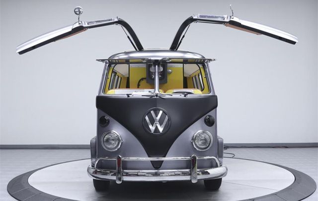Un fan de Retour vers le Futur transforme son Combi Volkswagen en De Lorean #9