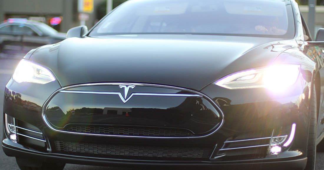 Il construit une vraie Tesla Model S pour seulement 5500 euros