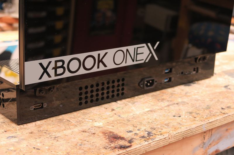 Xbox One X : offrez-vous une version portable pour 2500 dollars #2