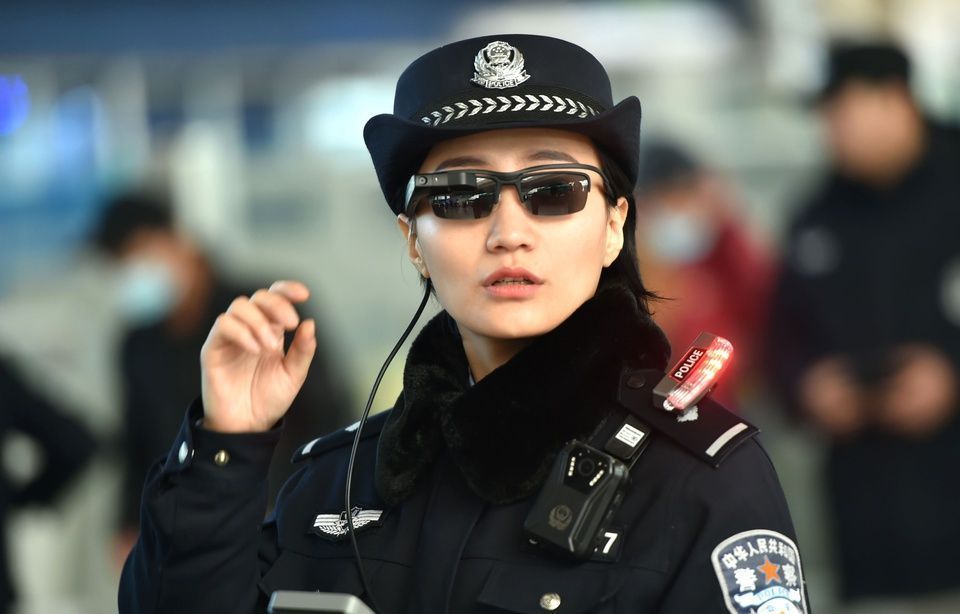 La police chinoise utilise des lunettes connectées à reconnaissance faciale