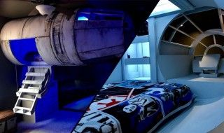 Star Wars : il construit un lit Faucon Millenium pour son fils