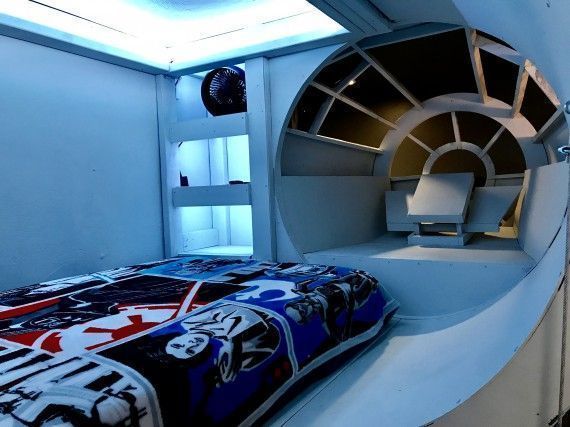 Star Wars : il construit un lit Faucon Millenium pour son fils #5