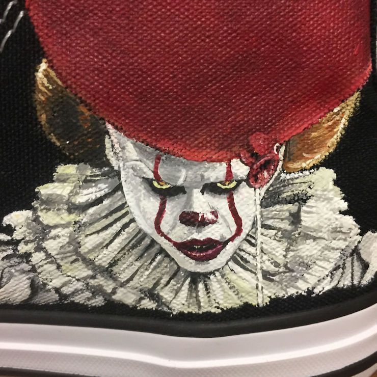Cette artiste personnalise vos chaussures avec des personnages de films d'horreur #3