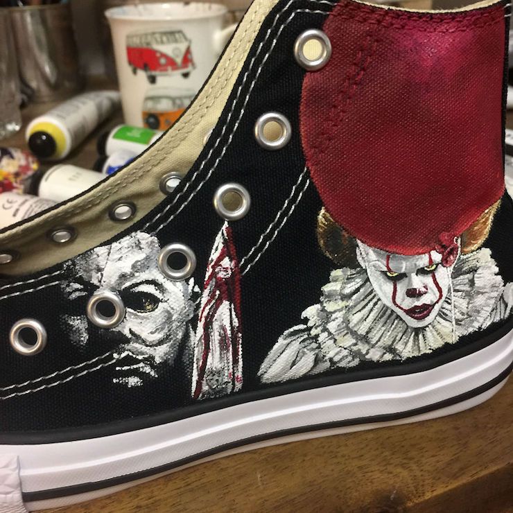 Cette artiste personnalise vos chaussures avec des personnages de films d'horreur #10