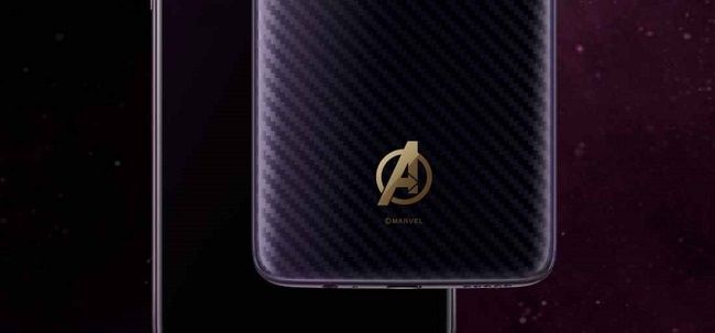 Un smartphone OnePlus 6 serie limitée Avengers #3