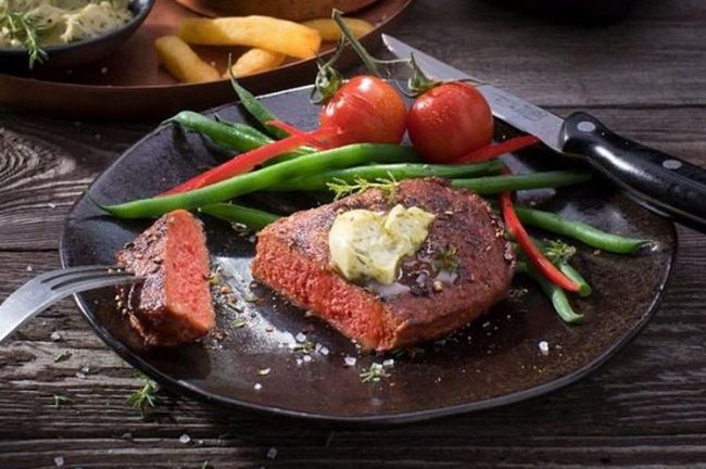 Ce steak 100% vegan a l'apparence et le goût de la viande de boeuf