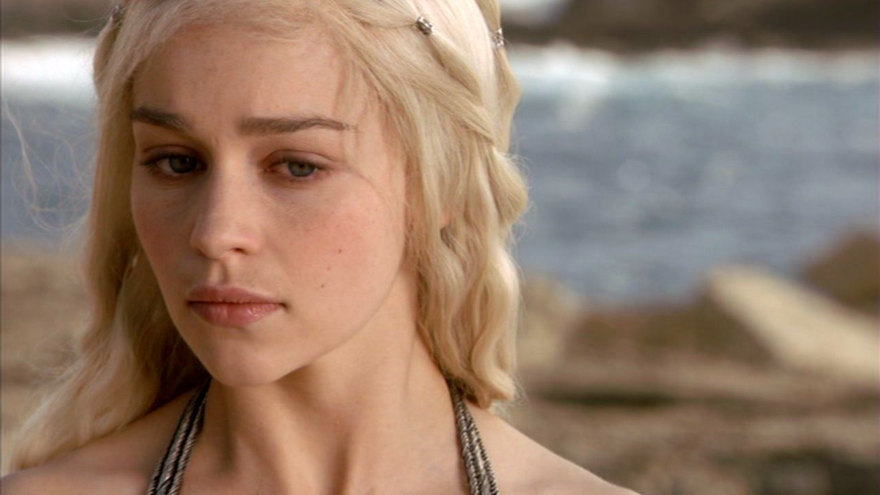 Emilia Clarke ne se remet pas de son ultime scène dans Game Of Thrones