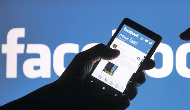 Facebook : un brevet pour activer le micro des smartphones à distance relance les débats