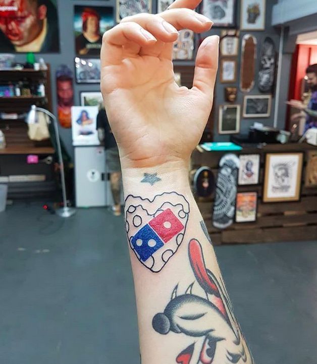 En Russie, Domino's offre des pizzas à vie contre un tatouage et tout dérape #4
