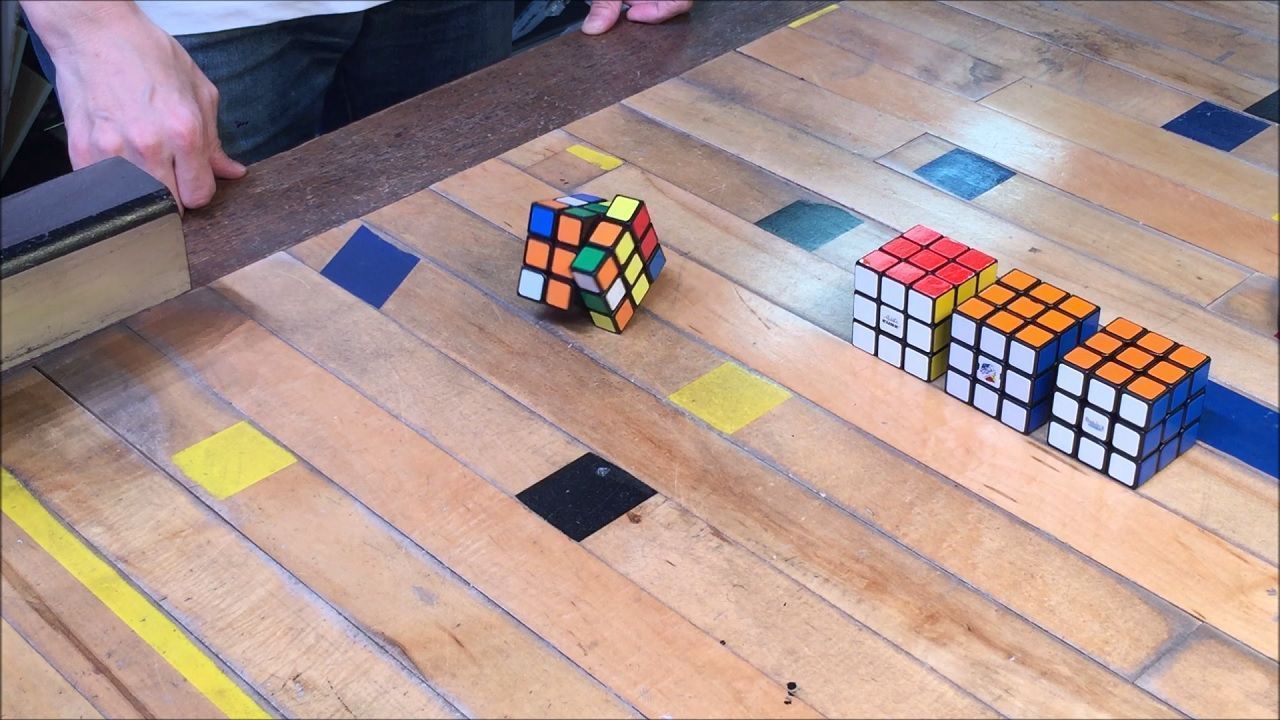 Ce Rubik's Cube sait se résoudre tout seul