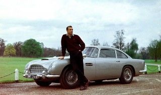 James Bond : Aston Martin va mettre en vente 25 voitures équipées de gadgets