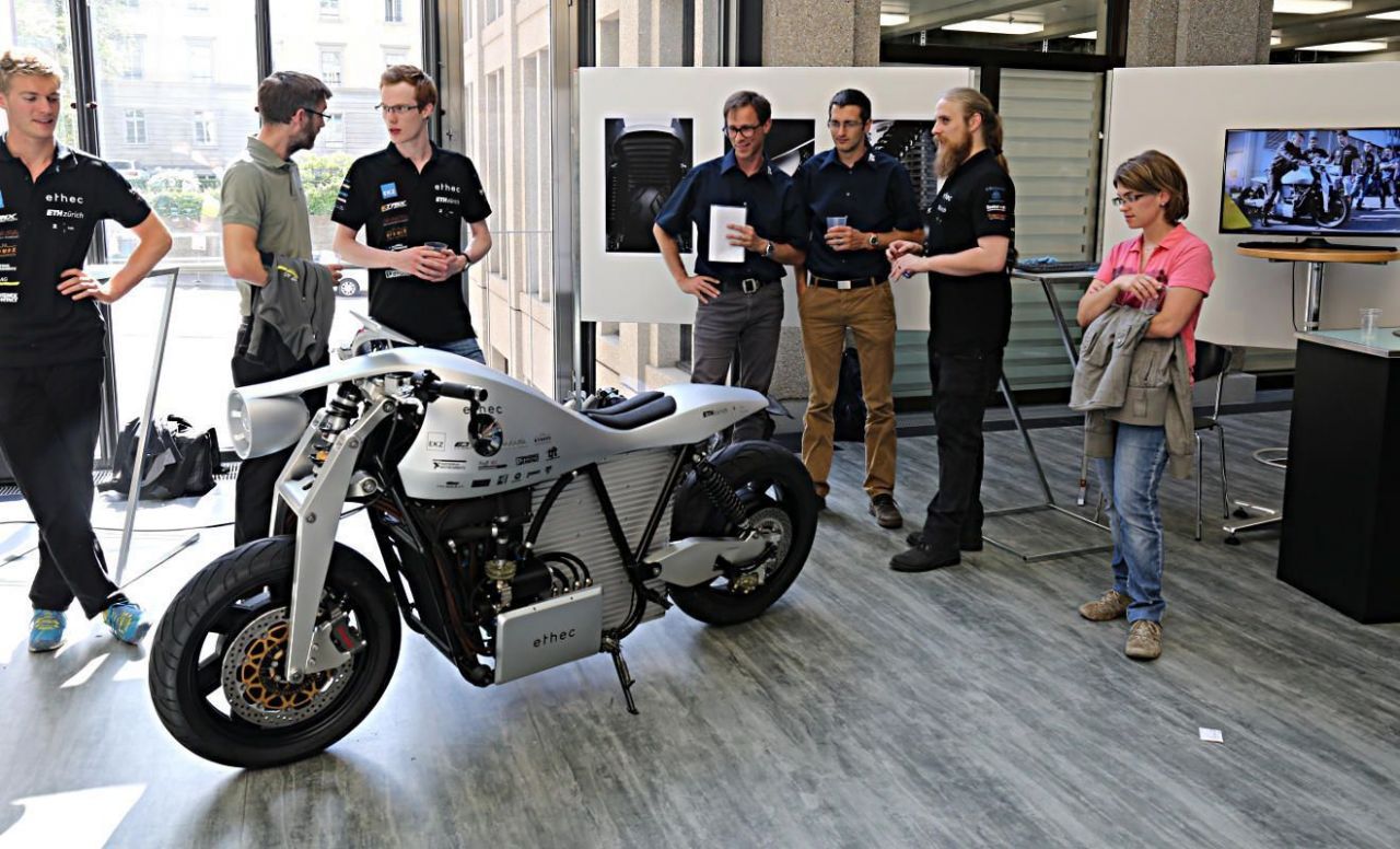 Ethec : une moto électrique futuriste conçue par des étudiants
