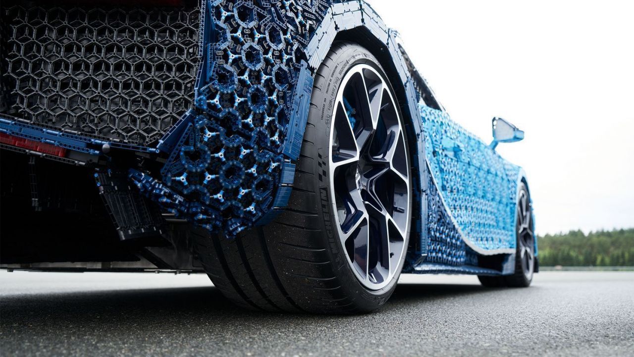 Cette Bugatti Chiron fabriquée avec 1 million de LEGO Technic roule à 30km/h #3