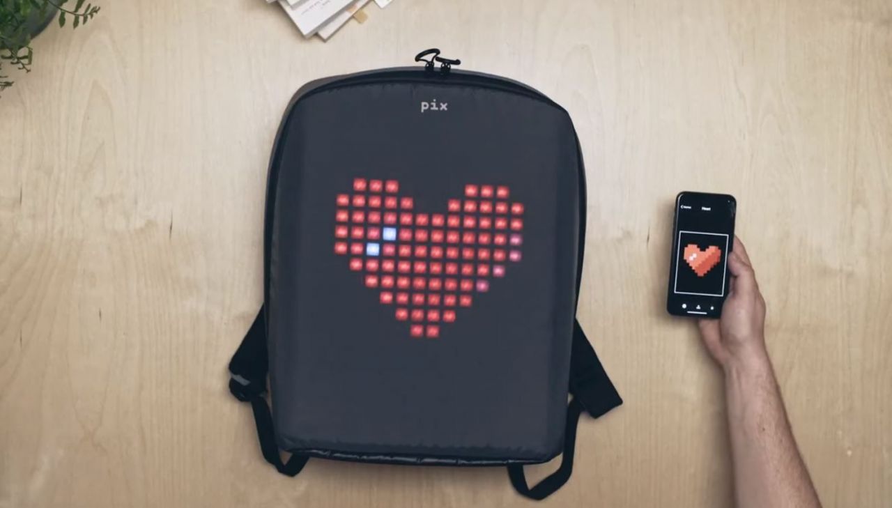 PIX : un sac à dos connecté et personnalisable via votre smartphone