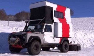 Un Land Rover Defender transformé en camping-car tout-terrain