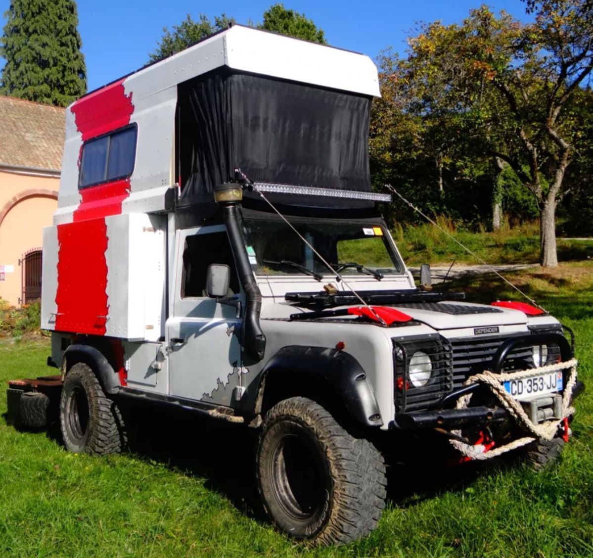 Un Land Rover Defender transformé en camping-car tout-terrain #5