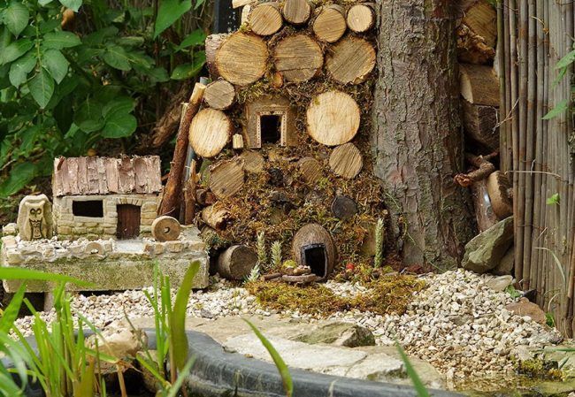 Ce photographe a construit un village de souris dans son jardin #2