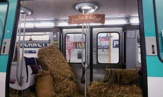 Paris : une rame de la ligne 13 transformée en bétaillère pour dénoncer les conditions de transport