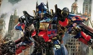 Transformers : un jouet Optimus Prime motorisé crée le buzz