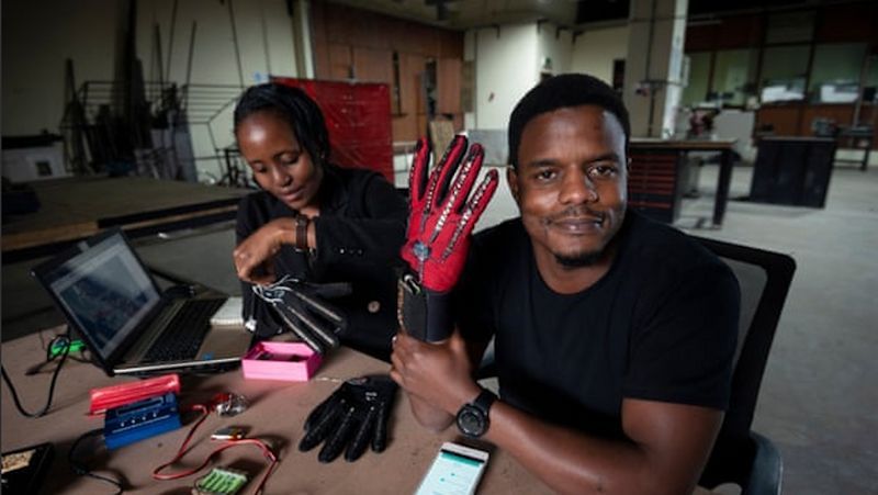 A 25 ans, il invente des gants qui traduisent la langue des signes