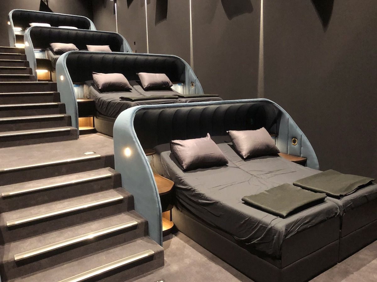 En Suisse, ce cinéma a remplacé les sièges par des lits doubles