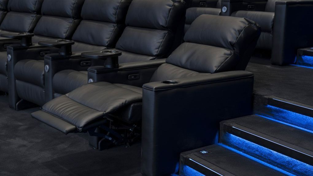 En Suisse, ce cinéma a remplacé les sièges par des lits doubles