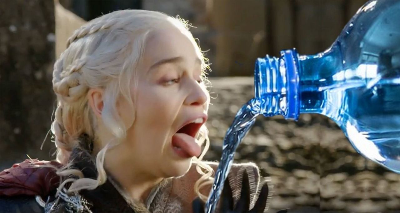 Game of Thrones : avez-vous vu la bouteille d'eau oubliée dans le dernier épisode ?