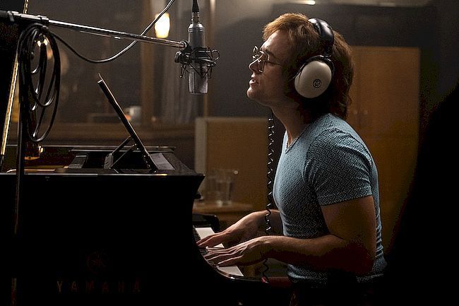 Critique Rocketman : Taron Egerton exceptionnel dans le biopic d'Elton John