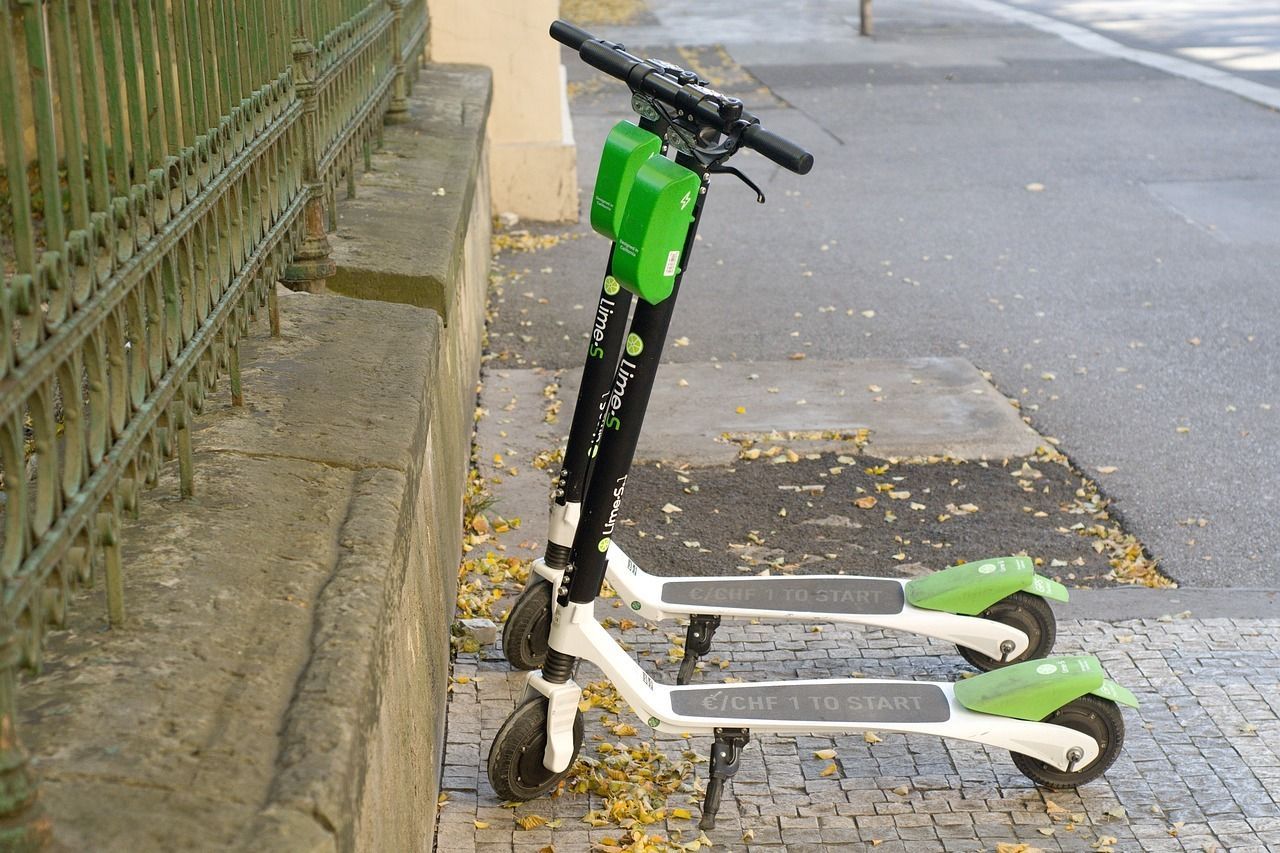 Rouler en trottinette électrique sur les trottoirs vous coûtera 135 euros